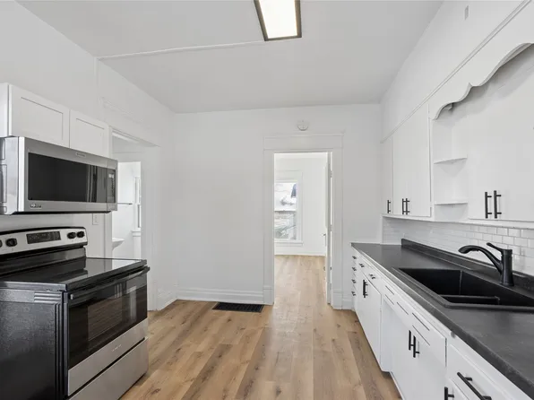 820 1st Ave E, Newton, IA 50208
