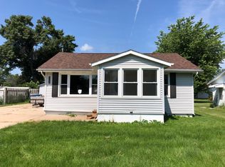 1122 12th St, Silvis, IL 61282