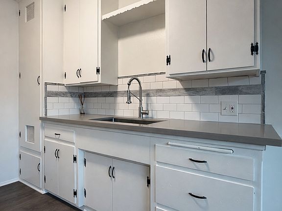 5th image of 1117 N Laurel Ave APT 14