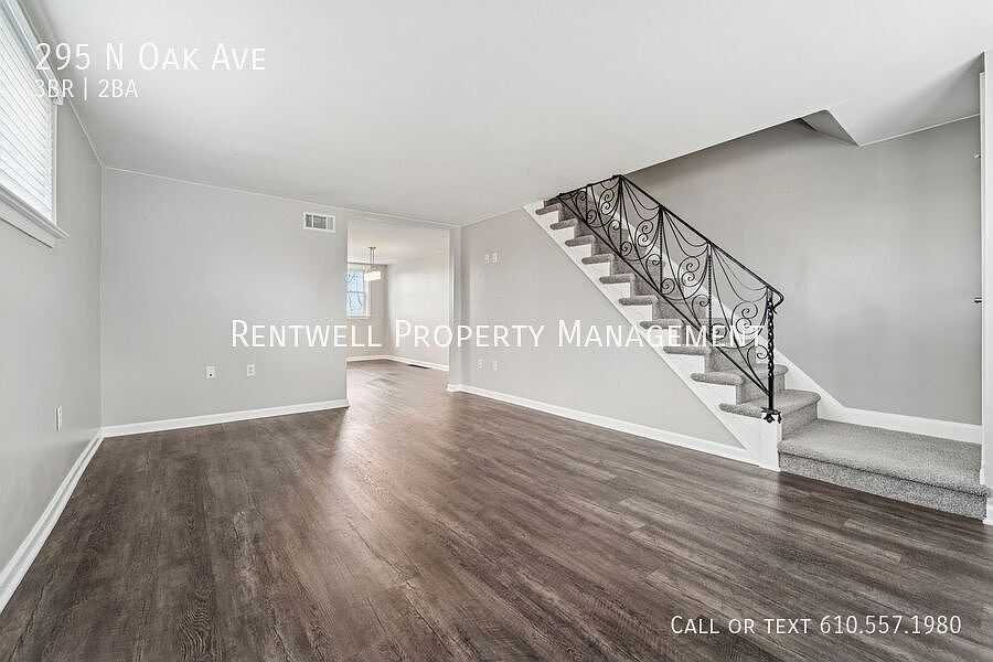 1st image of 295 N Oak Ave