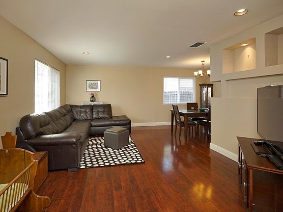 4th image of 9857 Bexley Dr