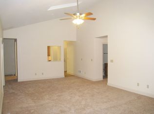 5 Oakbrook Cmns, Clifton Park, NY 12065