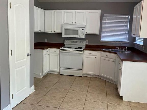 3rd image of 2553 Carrie Ln