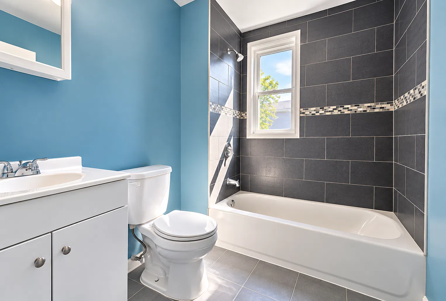3 bed, 2.0 bath, 800 sqft, $2,200 — Photo 2