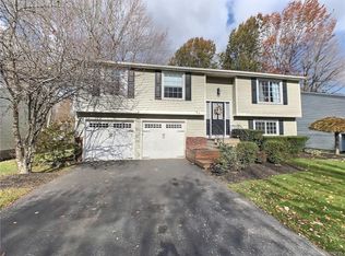 63 Greengage Cir, East Amherst, NY 14051