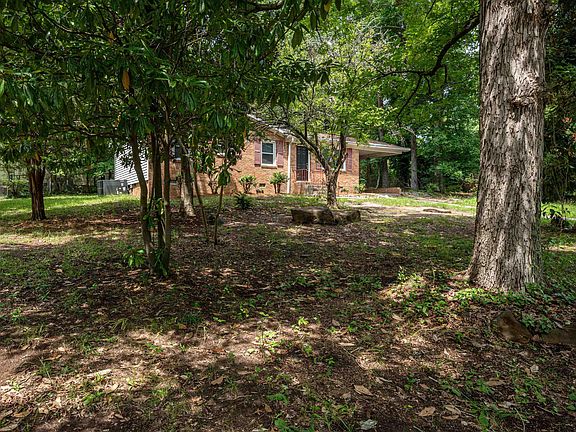 4th image of 1001 Swan Ln