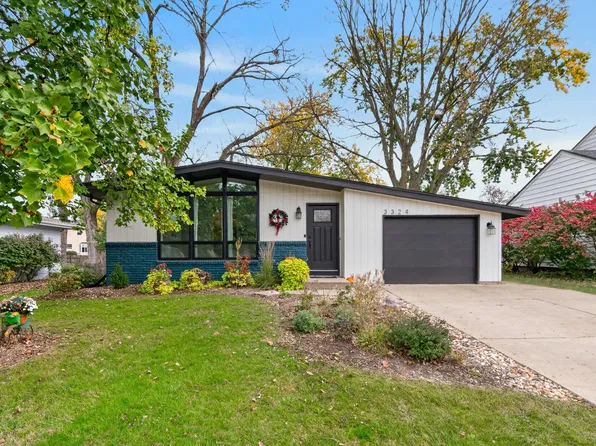 3324 Harcourt Dr, Ames, IA 50010