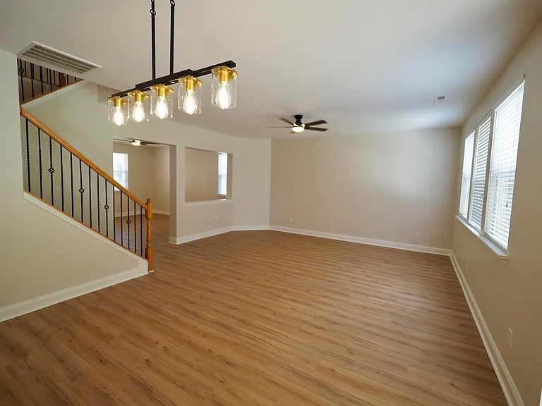 27 Border Ave — Photo 8