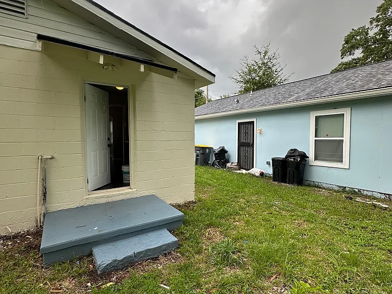 1450 W 22nd St — Photo 17