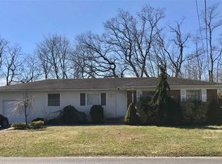 34 Reeves Ave, Farmingdale, NY 11735