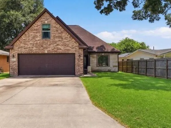 616 S 7th St, Nederland, TX 77627