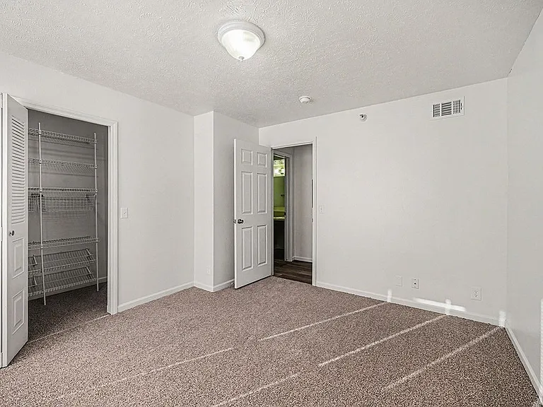 Brentwood Park Apartments — Photo 38