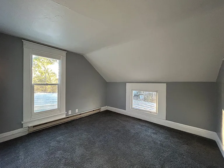 323 Sherman St — Photo 6