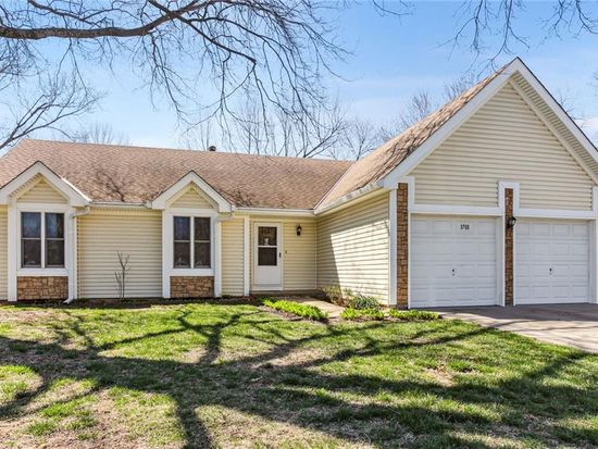 1701 S Kiowa Dr, Olathe, KS 66062