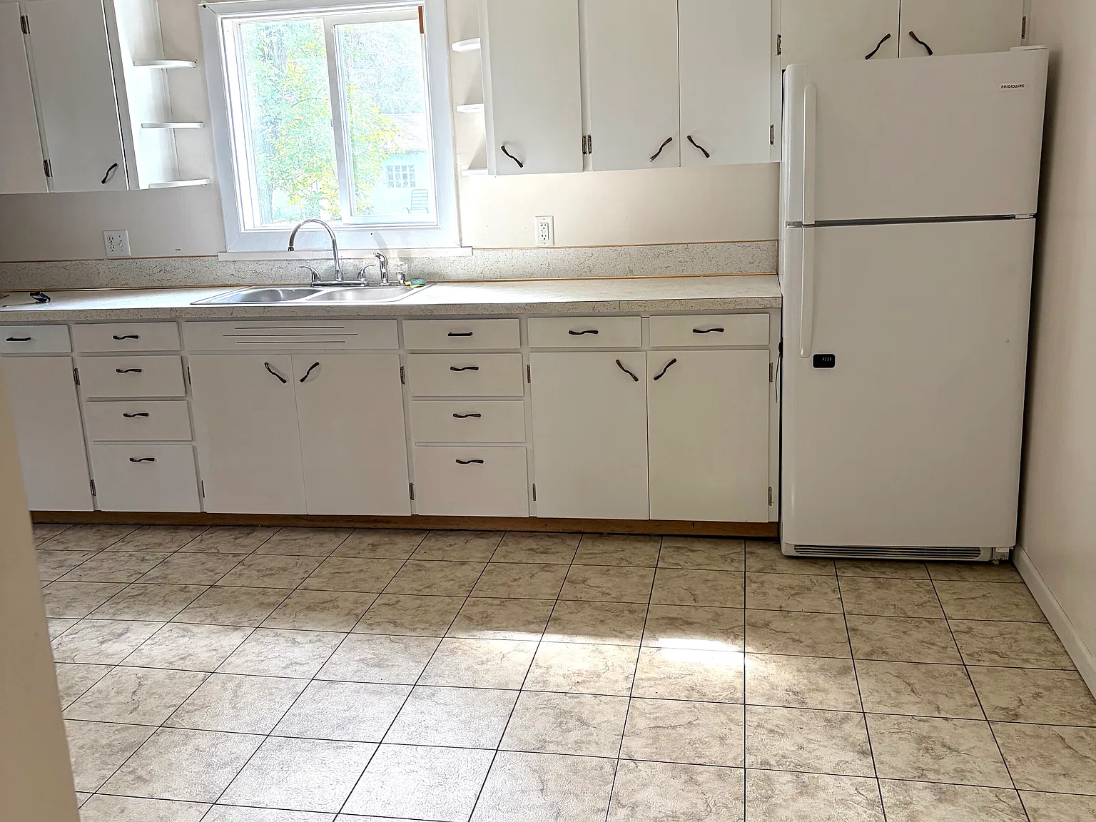3 bed, 1.5 bath, 1154 sqft, $1,200 — Photo 3