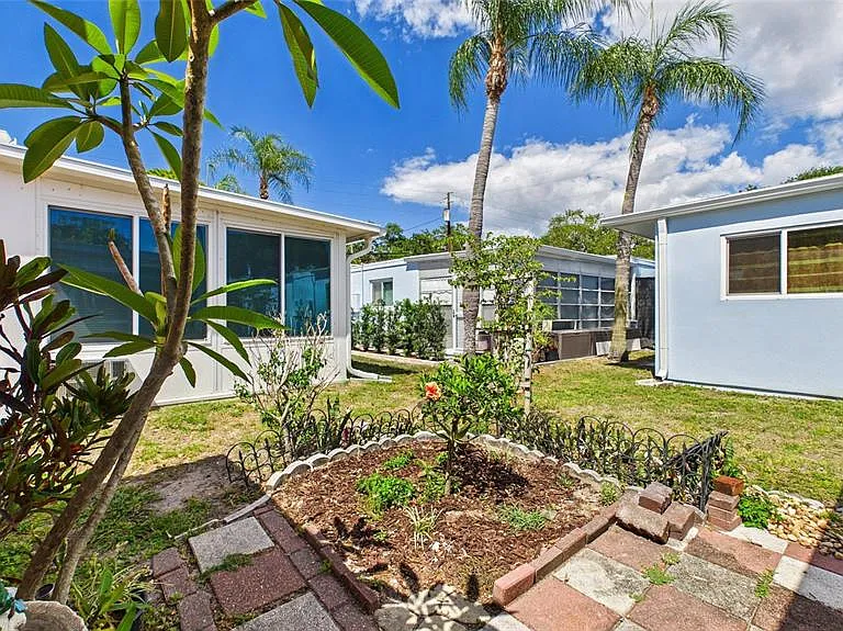 325 Sky Loch Dr W — Photo 28