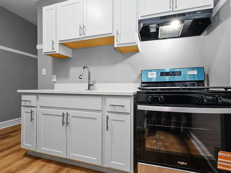 7557-59 S. Calumet Ave. / 348-58 E 76th St. — Photo 28