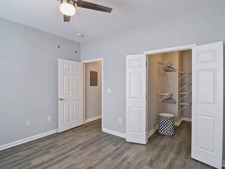 Park Creek Apartments — Photo 38