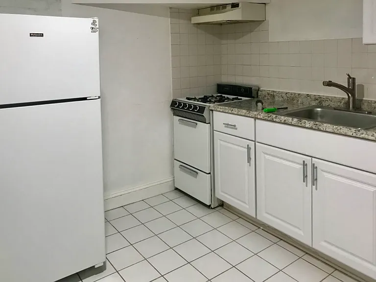 35 Parsons St #B — Photo 6