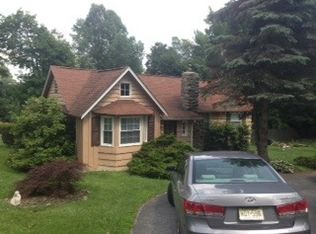 12 Alturas Rd, Highland Lakes, NJ 07422