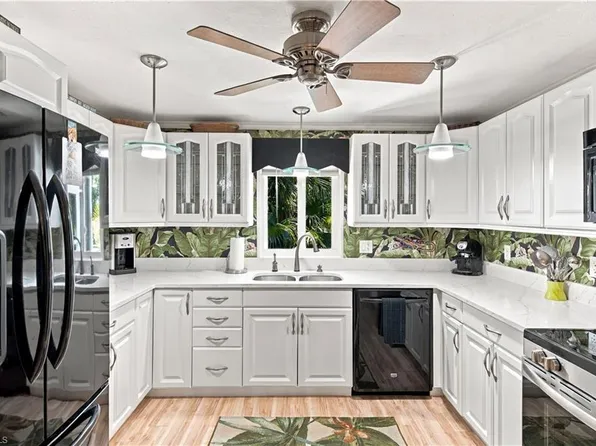542 Charlemagne BLVD, NAPLES, FL 34112