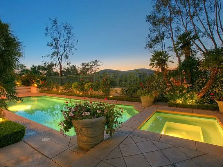 508 Oak Tree Ct — Photo 2