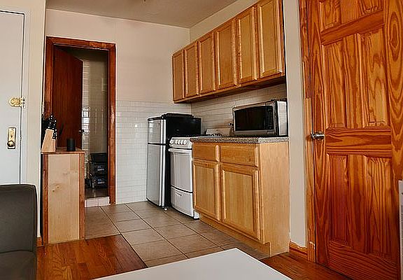3rd image of 148 Orchard St APT 13