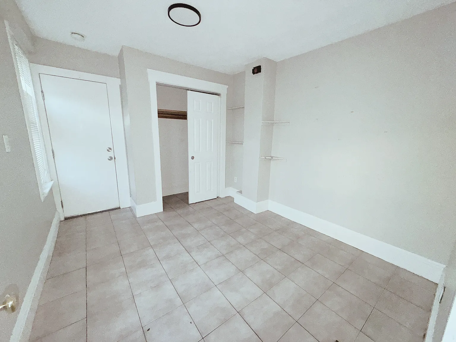 3 bed, 1200 sqft, $2,850 — Photo 2