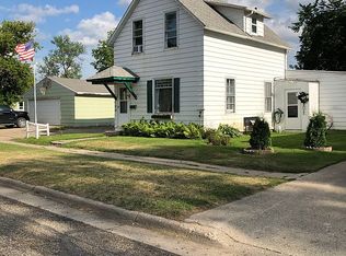 130 W 3rd St, Grafton, ND 58237