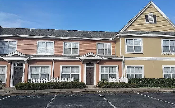3 bed, 2.5 bath, 1296 sqft, $1,900 — Photo 1