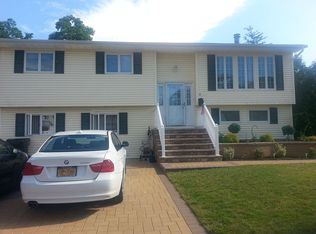 12 Columbine Ave, Islip, NY 11751