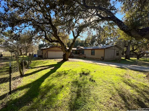 8790 Whartons Dock, Bandera, TX 78003