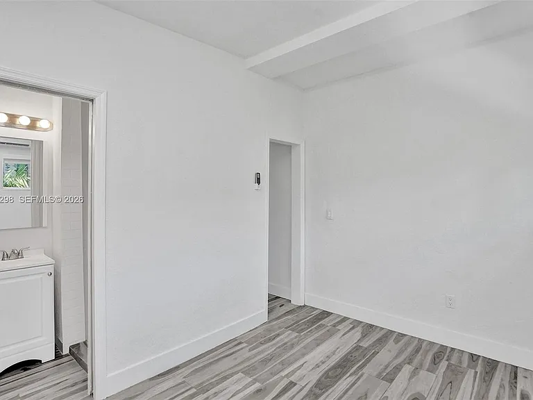 19260 NE 22nd Ave — Photo 57