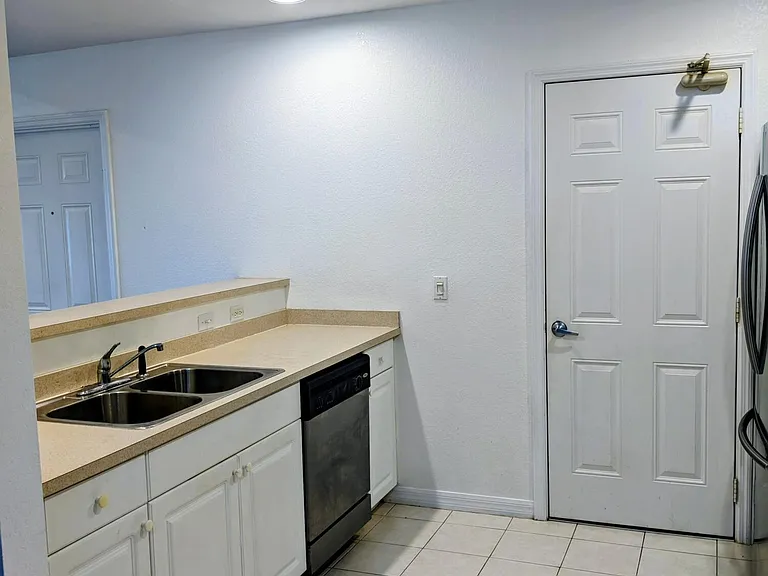 1804 Blue Heron Ln #C — Photo 11