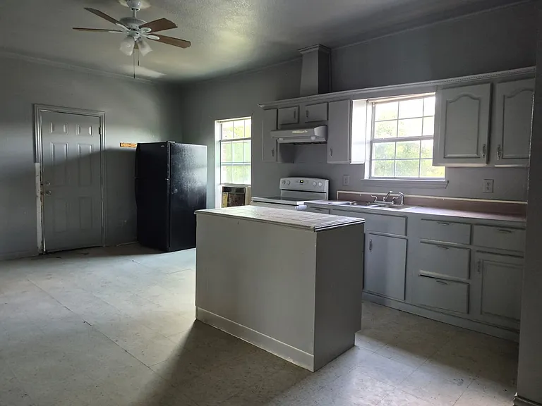 609 Elwayne Ave #4 — Photo 1