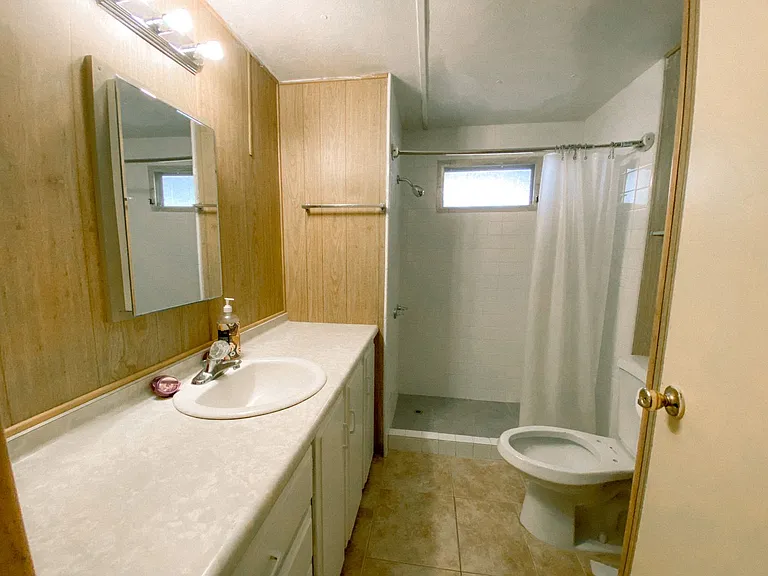 719 S Lyon Ave — Photo 7