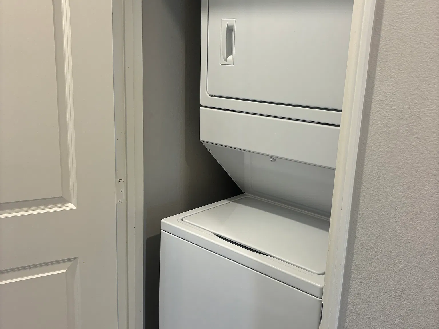 1 bed, 900 sqft, $1,500 — Photo 3