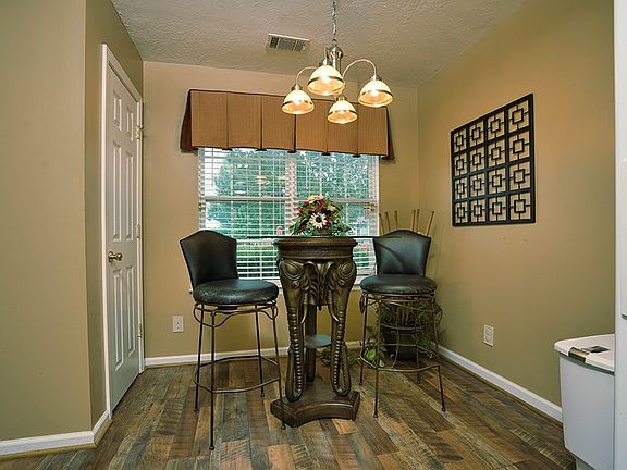 3rd image of 209 Shamrock Dr