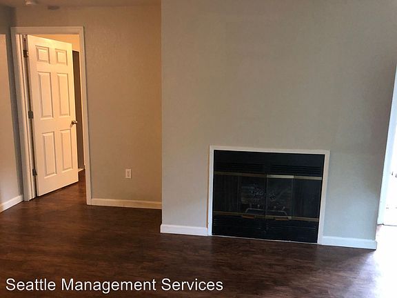 4th image of 12527 Roosevelt Way NE APT 204