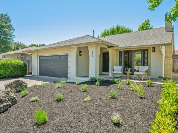215 Hemlock Drive, Healdsburg, CA 95448