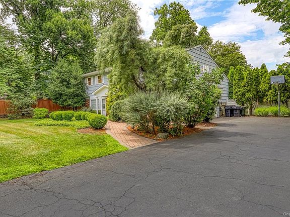 2nd image of 40 Winesap Ln