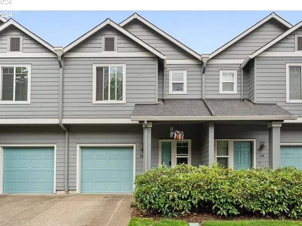 810 E 9th St APT E20, Newberg, OR 97132
