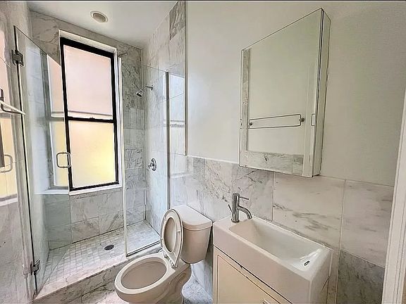 4th image of 141 Meserole Ave APT 4R