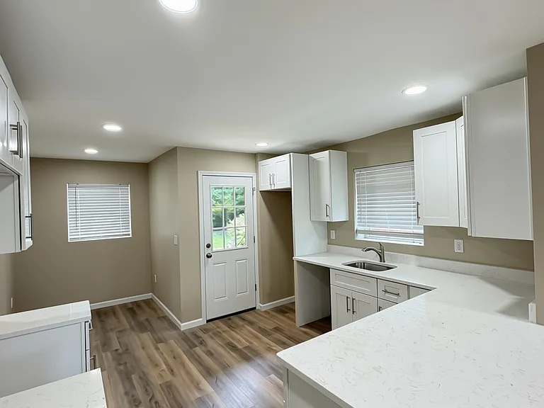 5125 Highview Dr — Photo 6