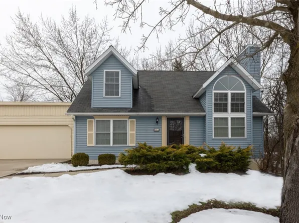 1737 Stone Creek Ln #33, Twinsburg, OH 44087