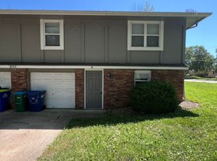 201 NE Westwind Dr APT A, Lees Summit, MO 64086
