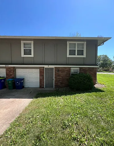 201 NE Westwind Dr #A Photo 1