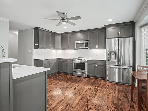 2nd image of 22 Fox Hollow Cir