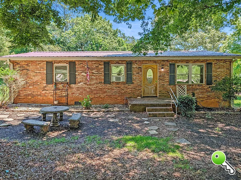 710 Floy Dr — Photo 1