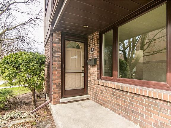 4th image of 279 Sandowne Dr #7